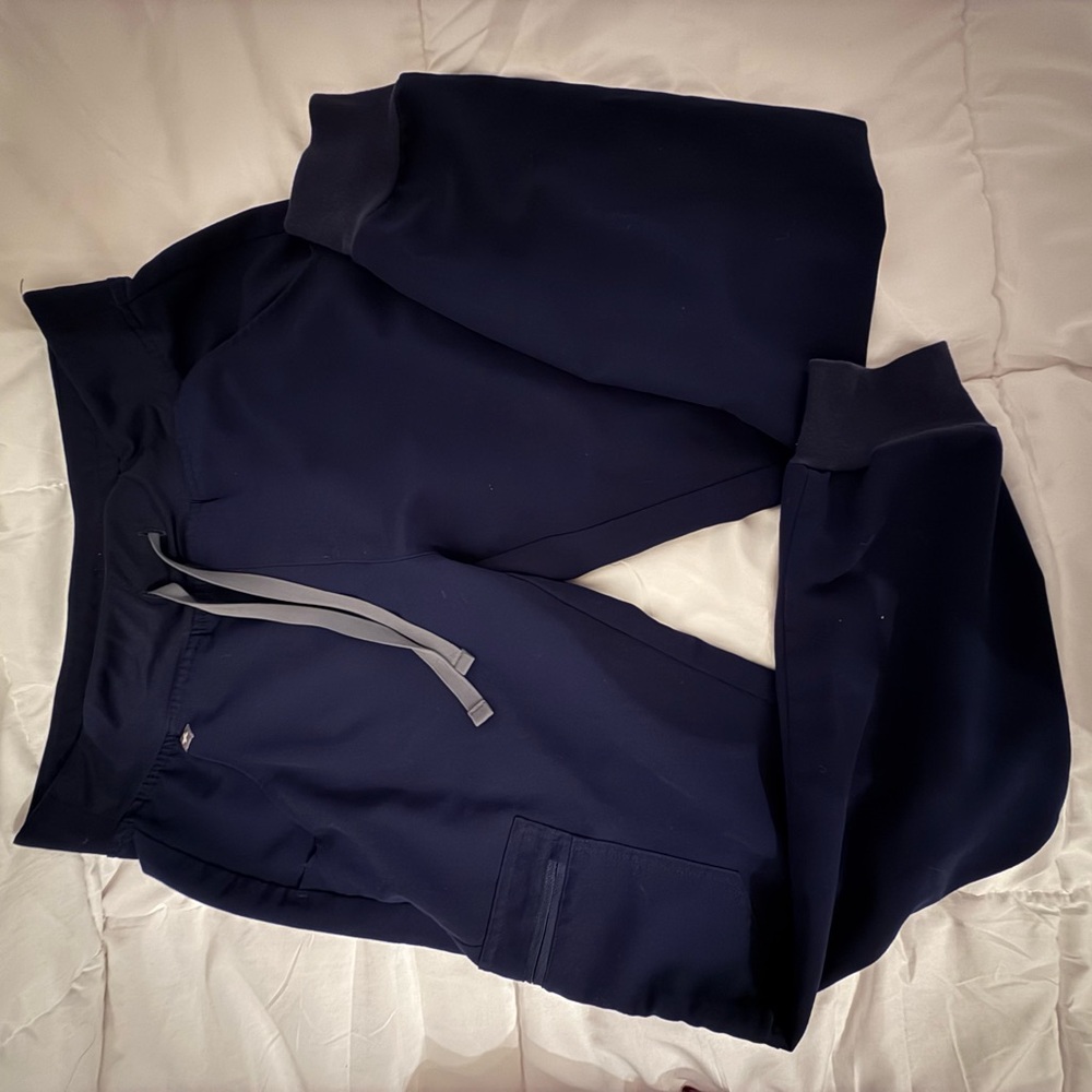 Zamora Jogger Scrub Pants™
Navy Blue size Petite small